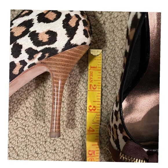 Beverly Feldman‎ Leopard Print Peep-Toe Pumps Zipper Bow Detail High Heel 9.5 - Picture 3 of 5